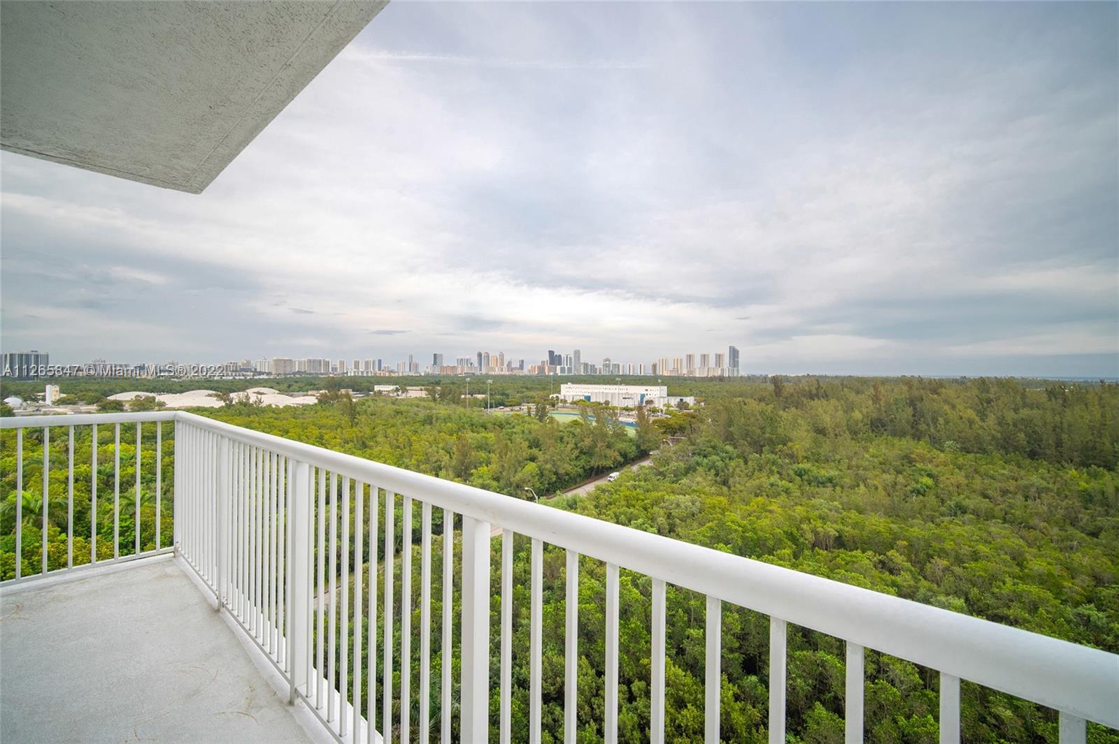 THE OAKS I CONDO - Residential