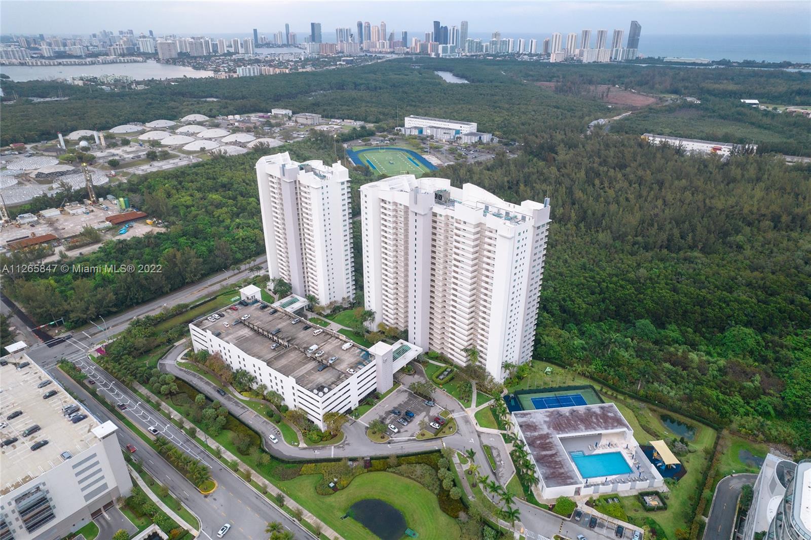 THE OAKS I CONDO - Residential