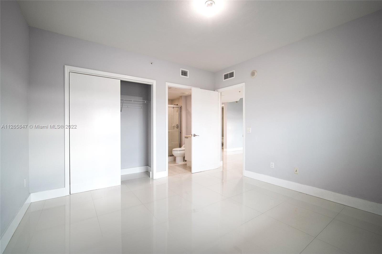 THE OAKS I CONDO - Residential