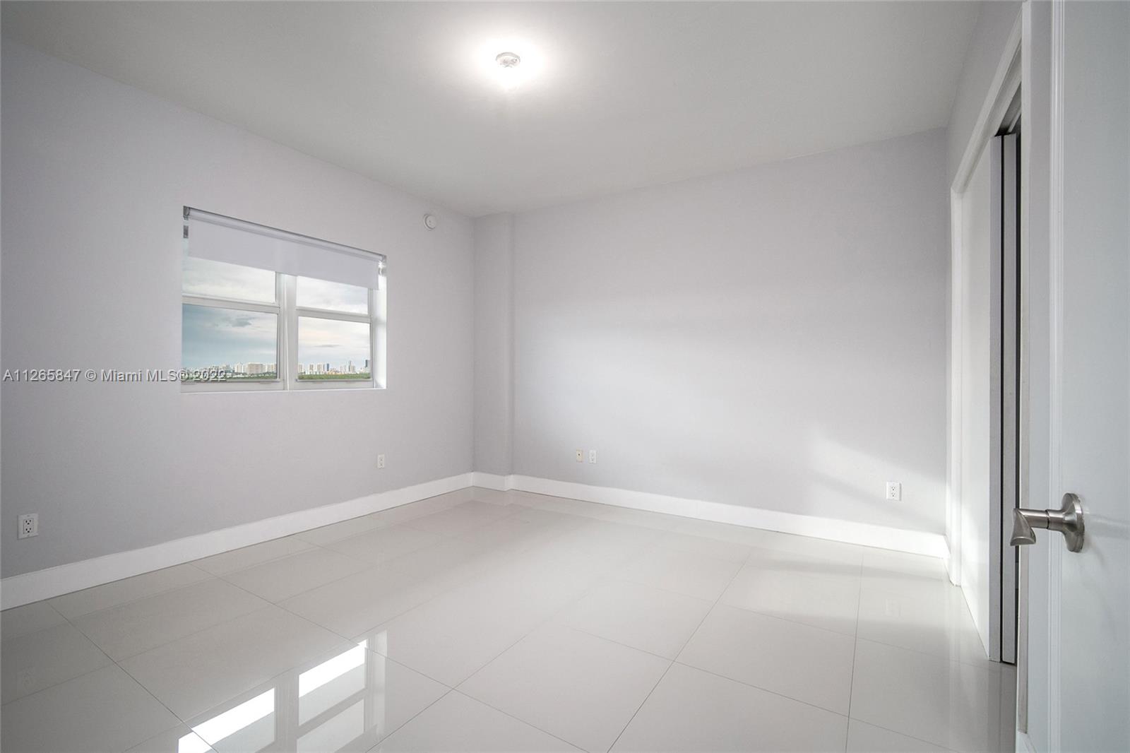 THE OAKS I CONDO - Residential
