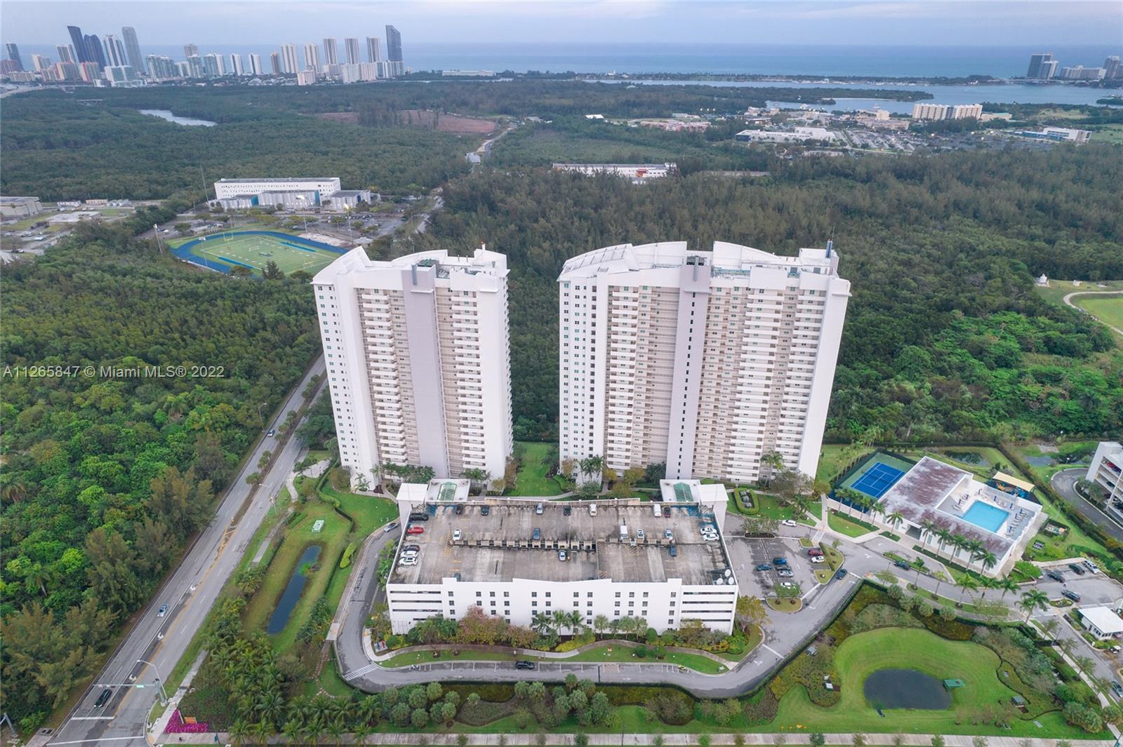 THE OAKS I CONDO - Residential