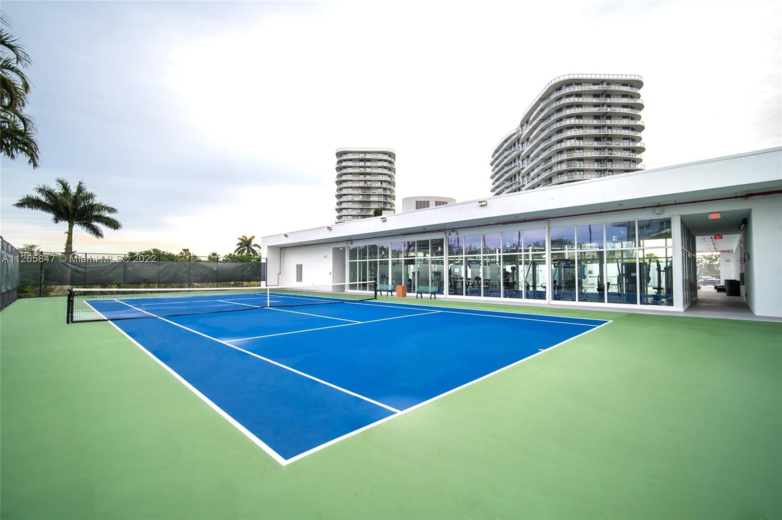 THE OAKS I CONDO - Residential