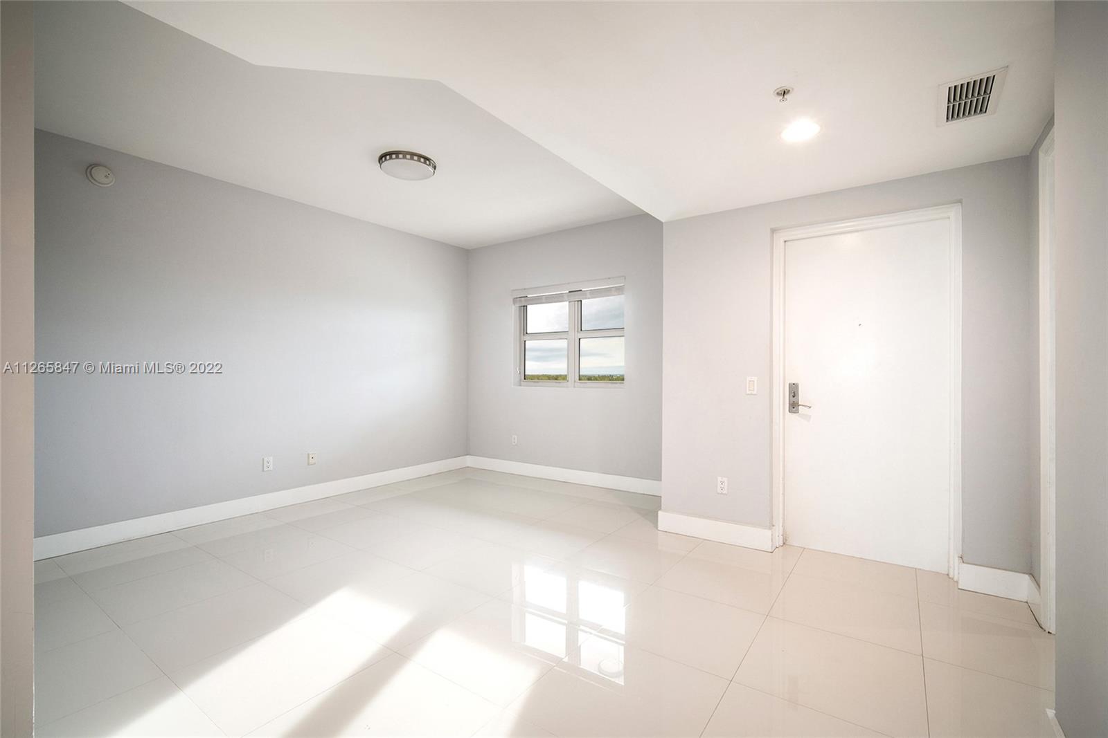 THE OAKS I CONDO - Residential