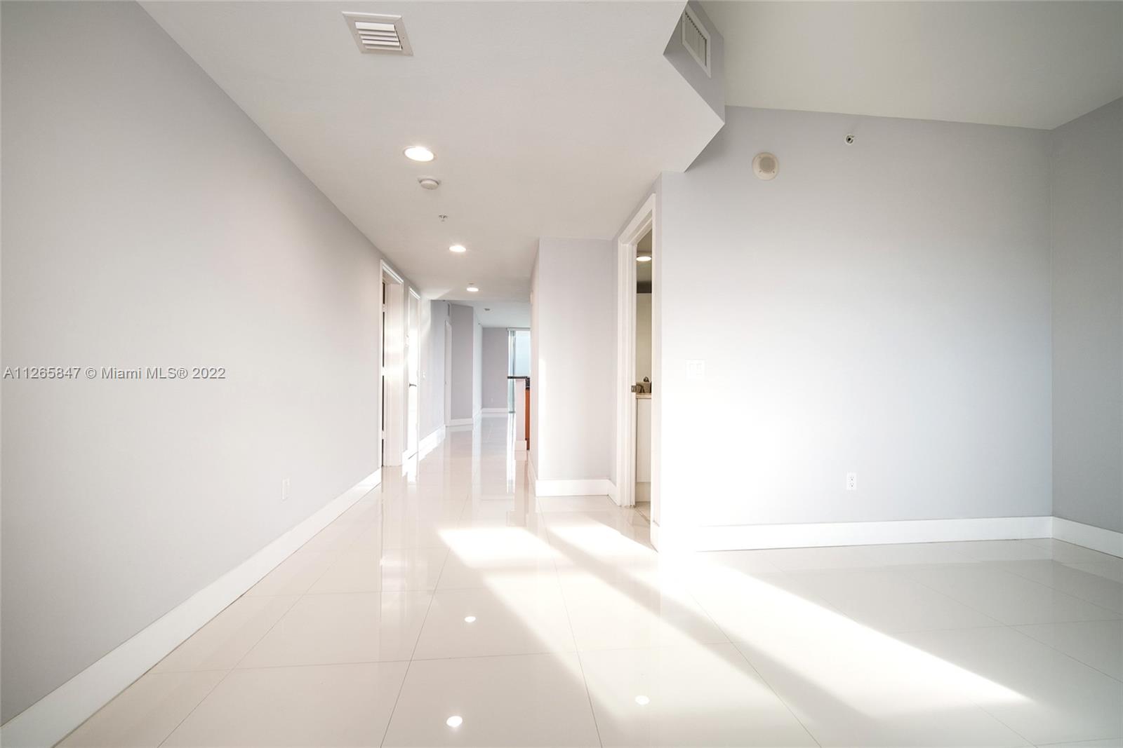 THE OAKS I CONDO - Residential