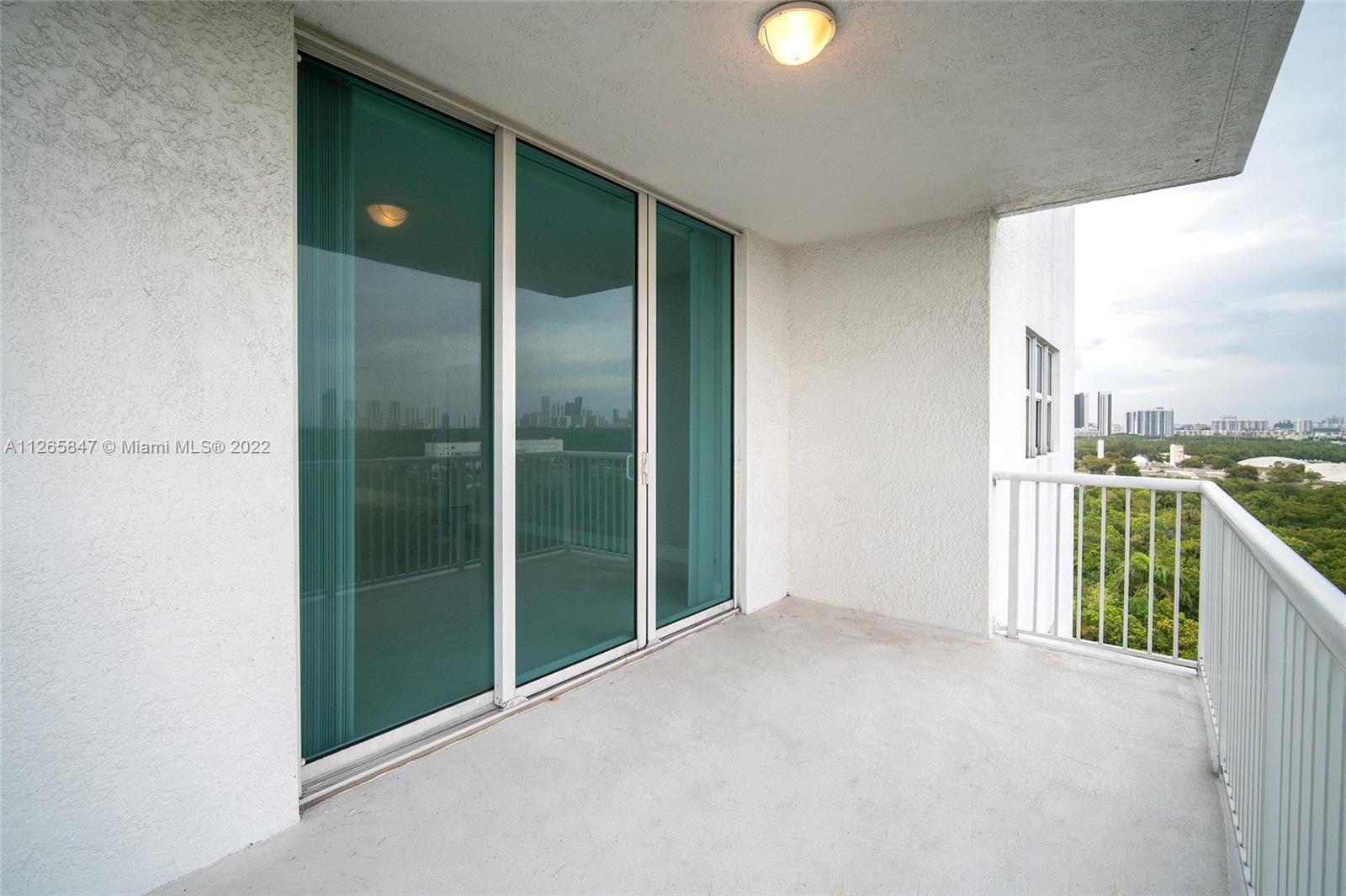 THE OAKS I CONDO - Residential