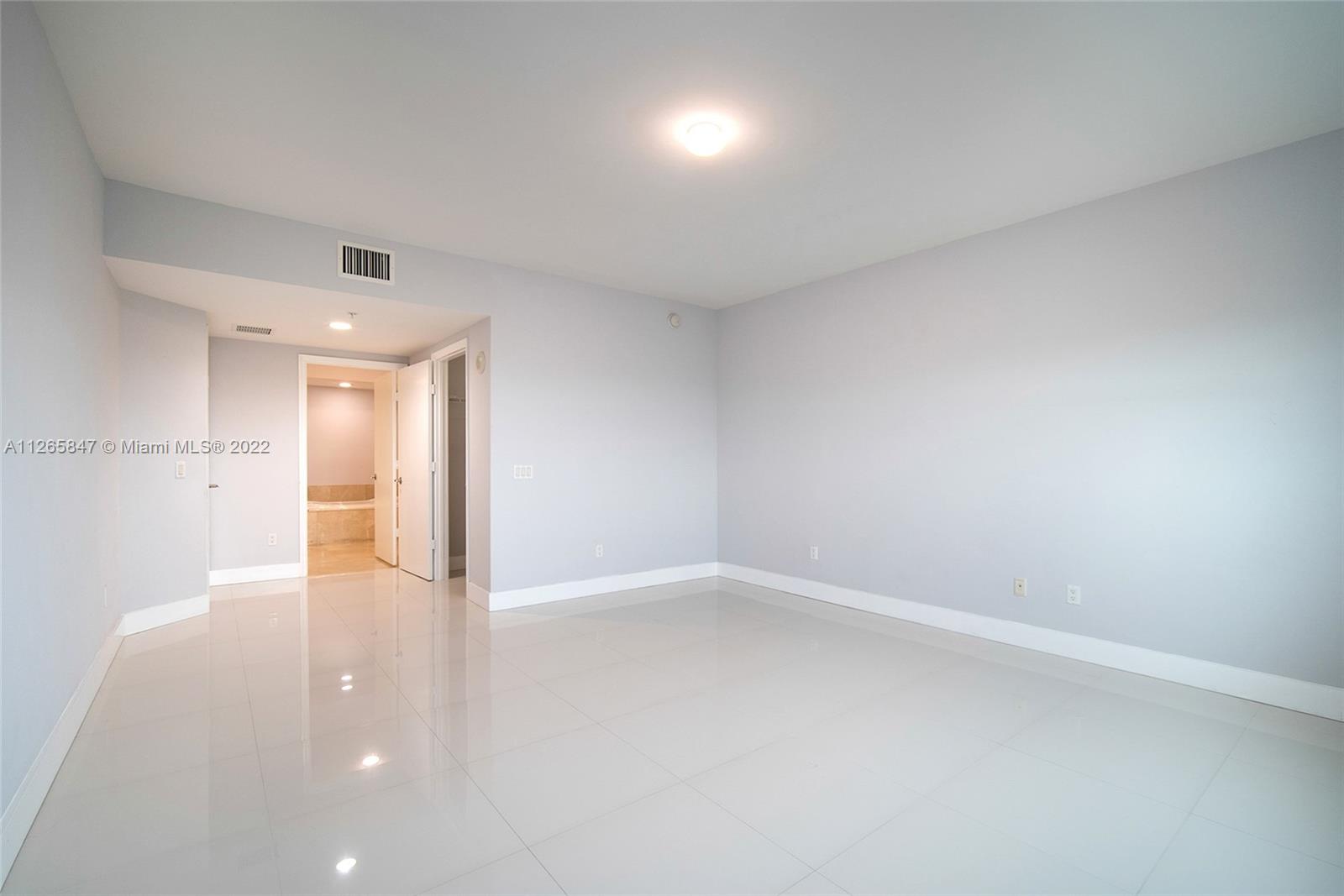 THE OAKS I CONDO - Residential
