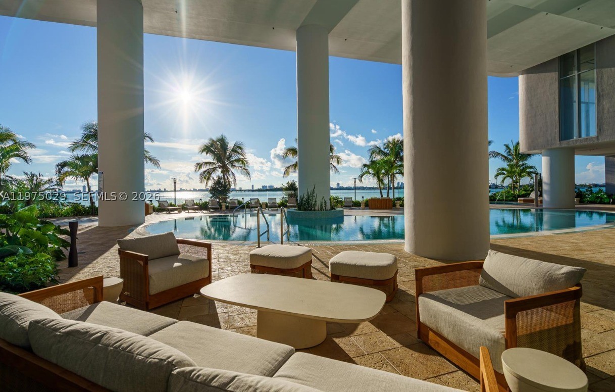 ARIA RESERVE SOUTH CONDO - Residential