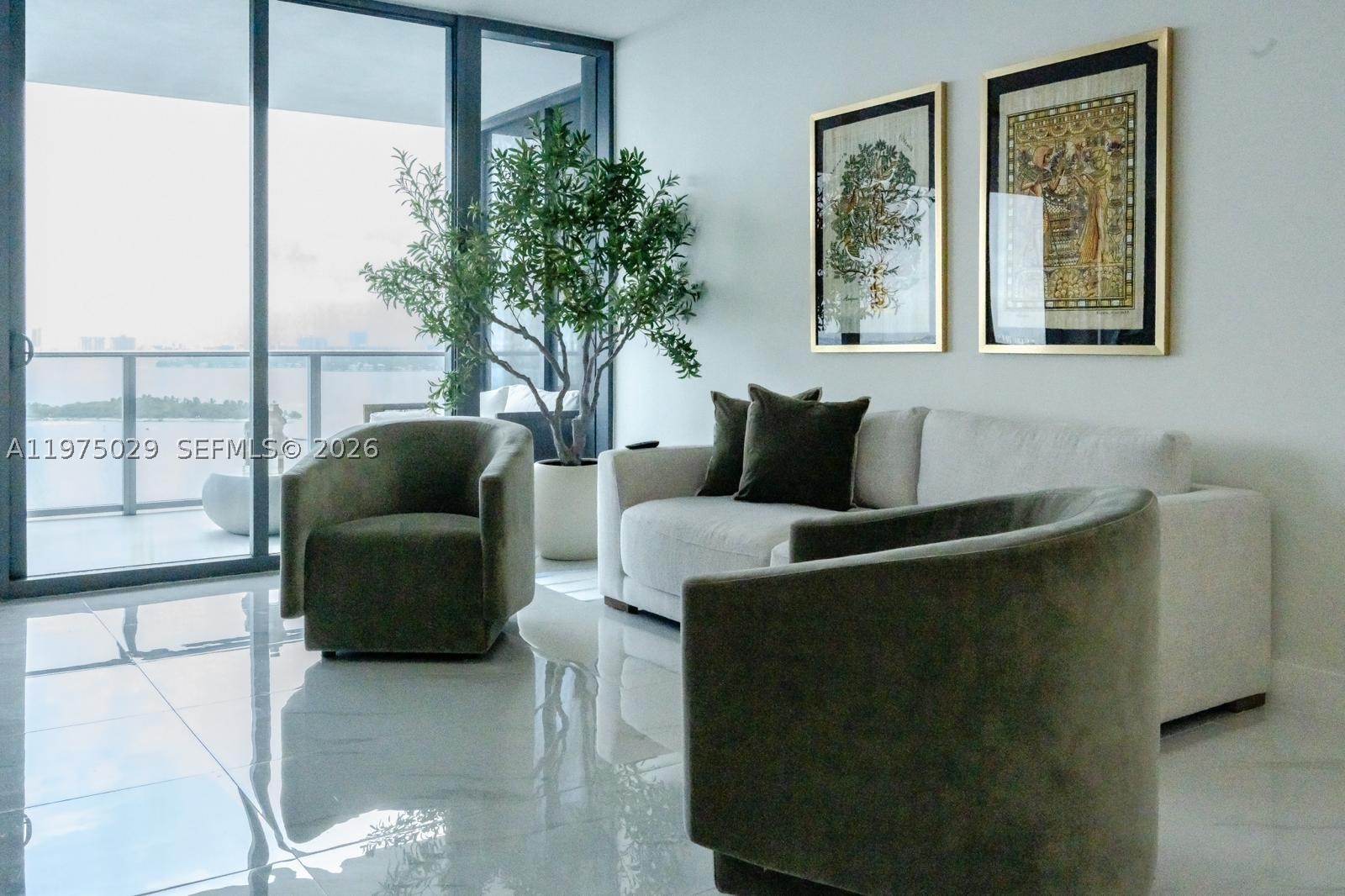 ARIA RESERVE SOUTH CONDO - Residential
