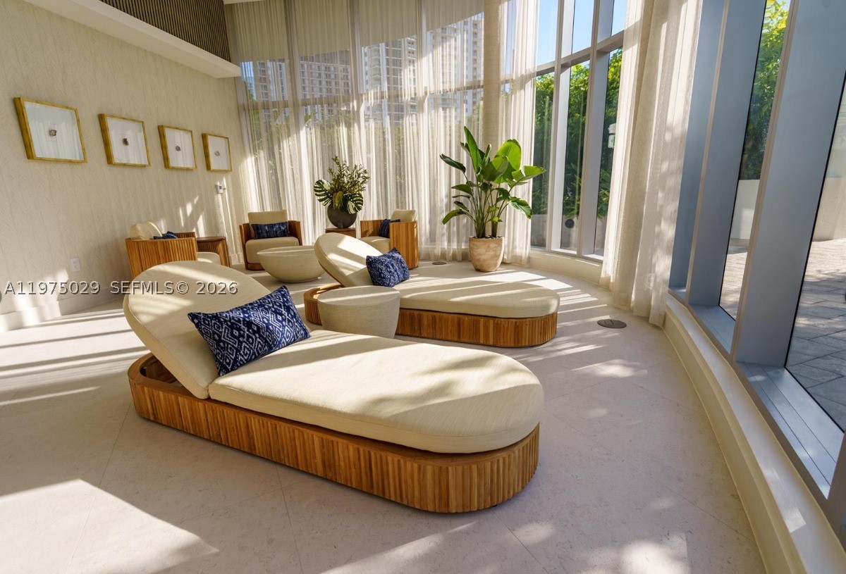 ARIA RESERVE SOUTH CONDO - Residential