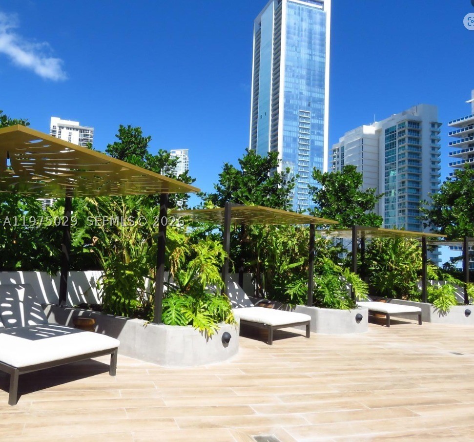 ARIA RESERVE SOUTH CONDO - Residential