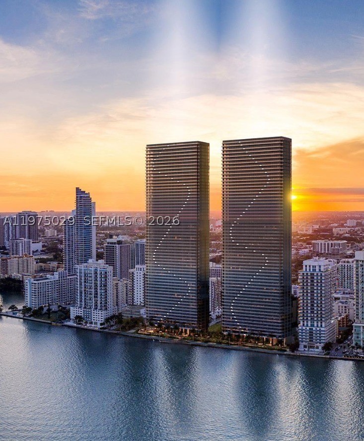 ARIA RESERVE SOUTH CONDO - Residential