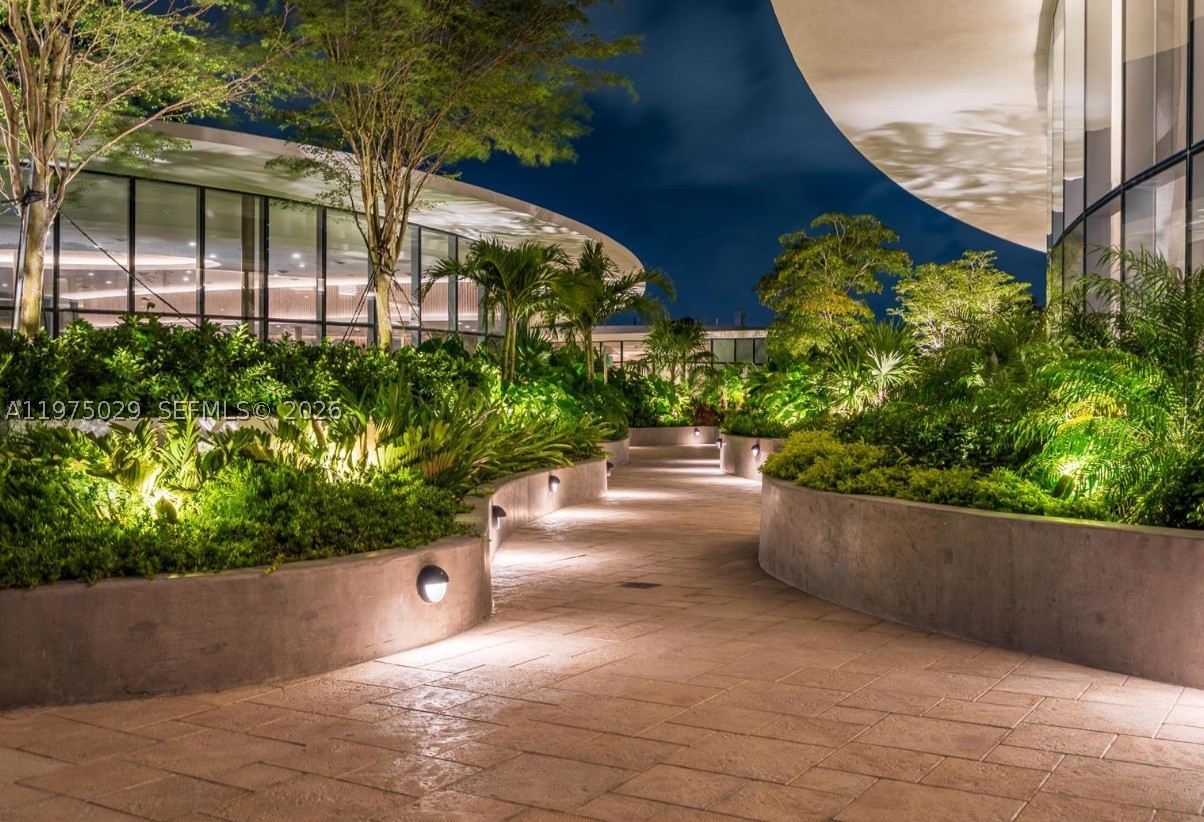 ARIA RESERVE SOUTH CONDO - Residential