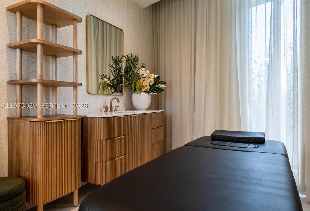 ARIA RESERVE SOUTH CONDO - Residential