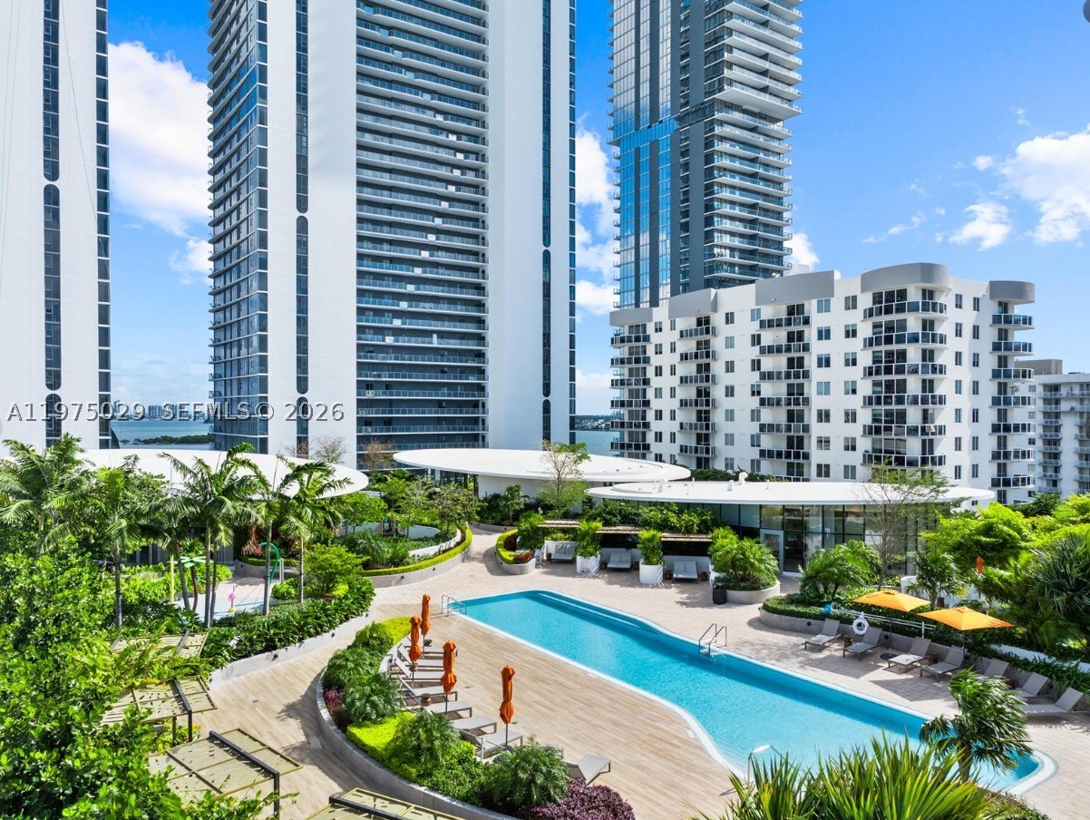 ARIA RESERVE SOUTH CONDO - Residential