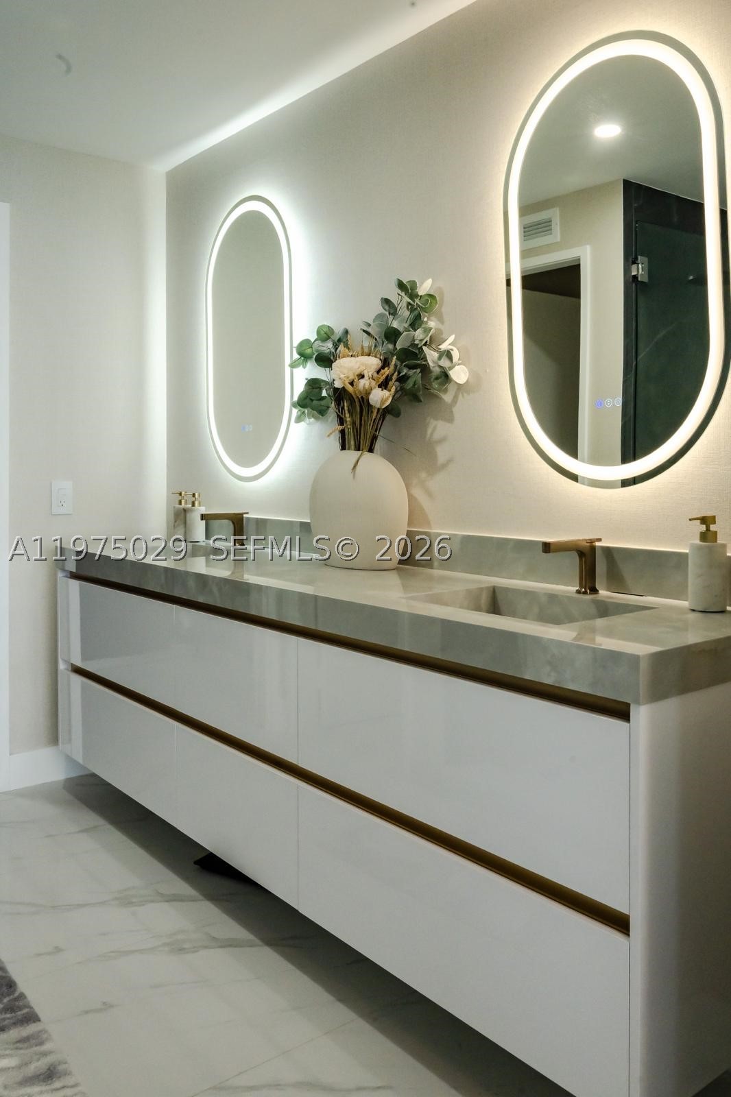 ARIA RESERVE SOUTH CONDO - Residential