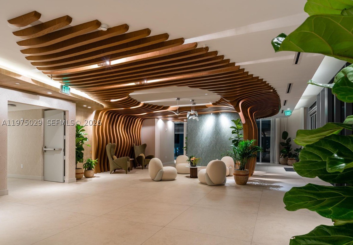 ARIA RESERVE SOUTH CONDO - Residential