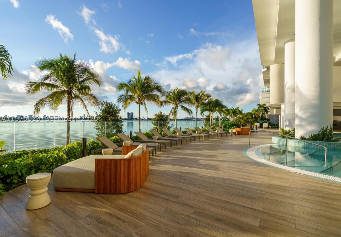 ARIA RESERVE SOUTH CONDO - Residential