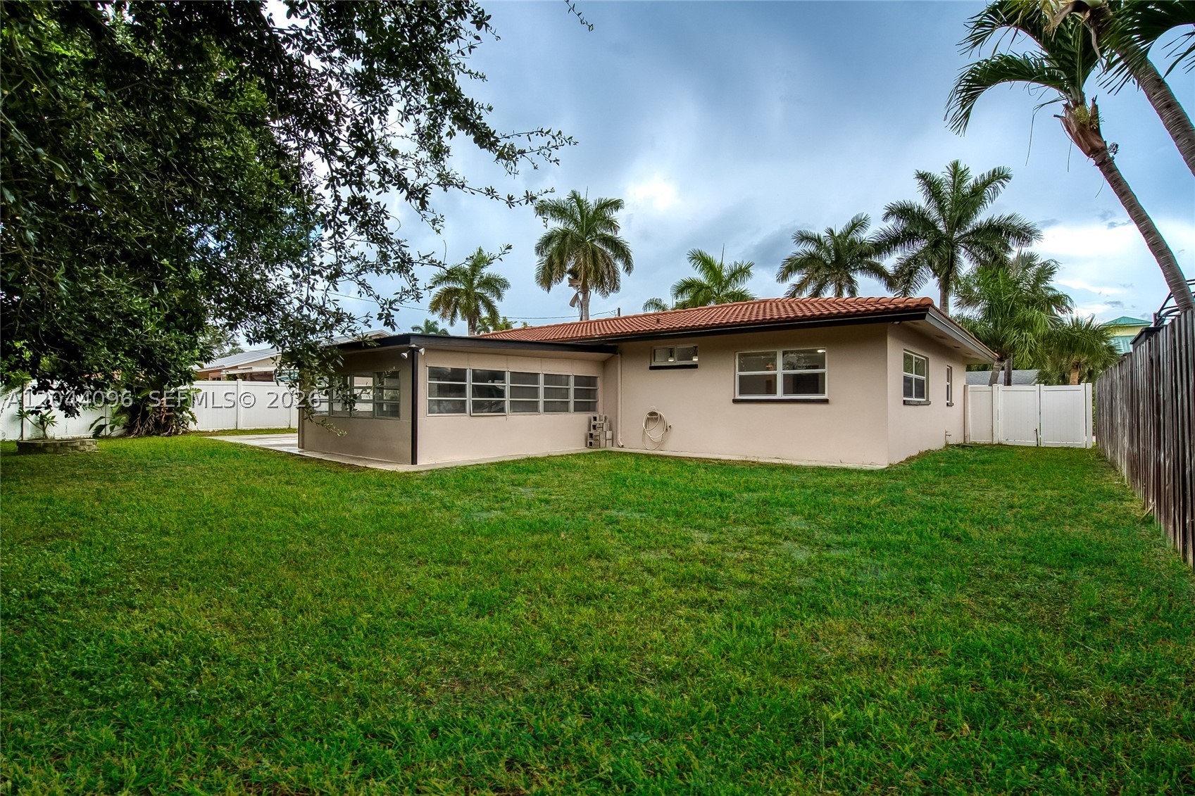 HYPOLUXO SHORES - Residential