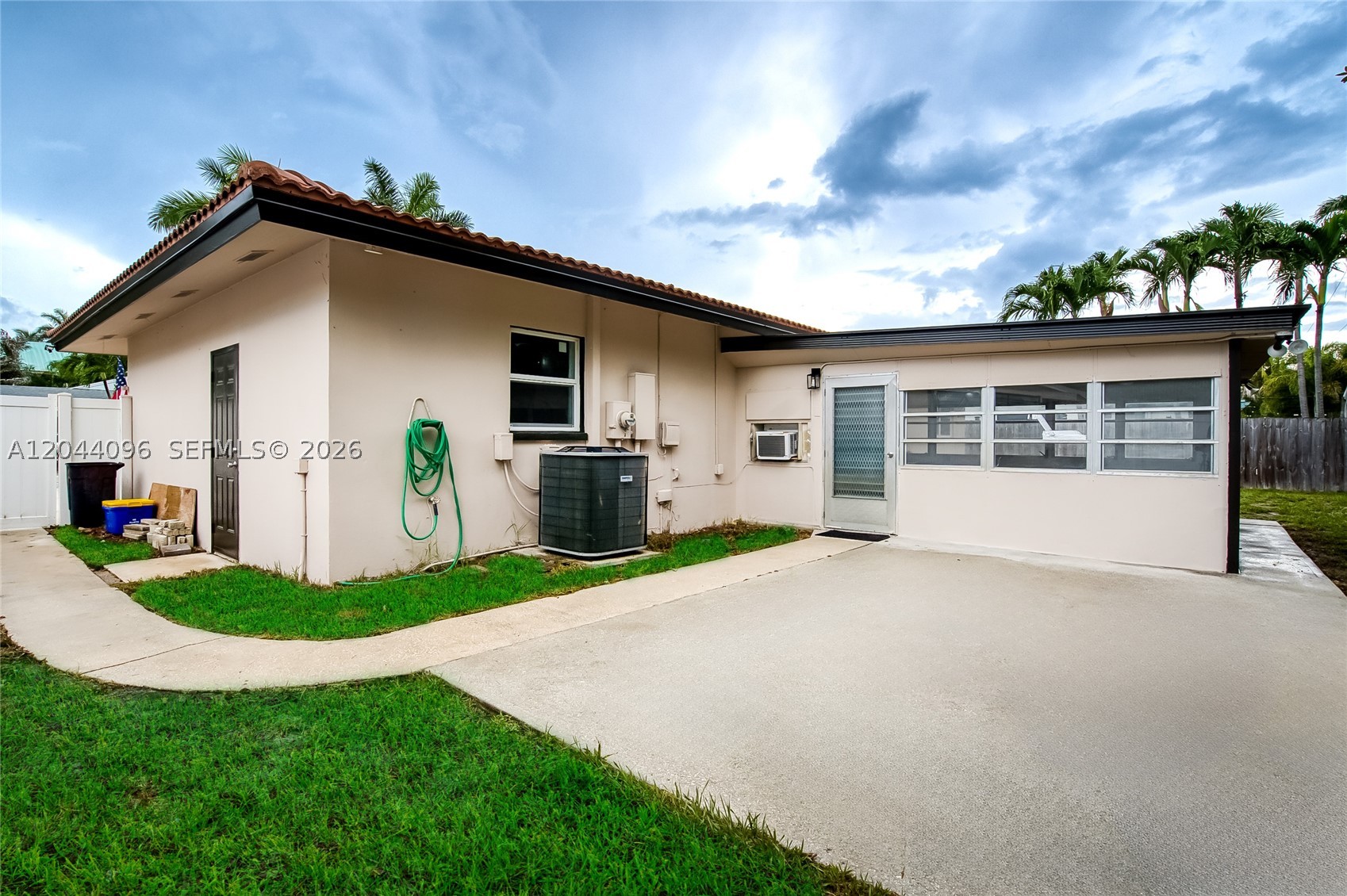 HYPOLUXO SHORES - Residential