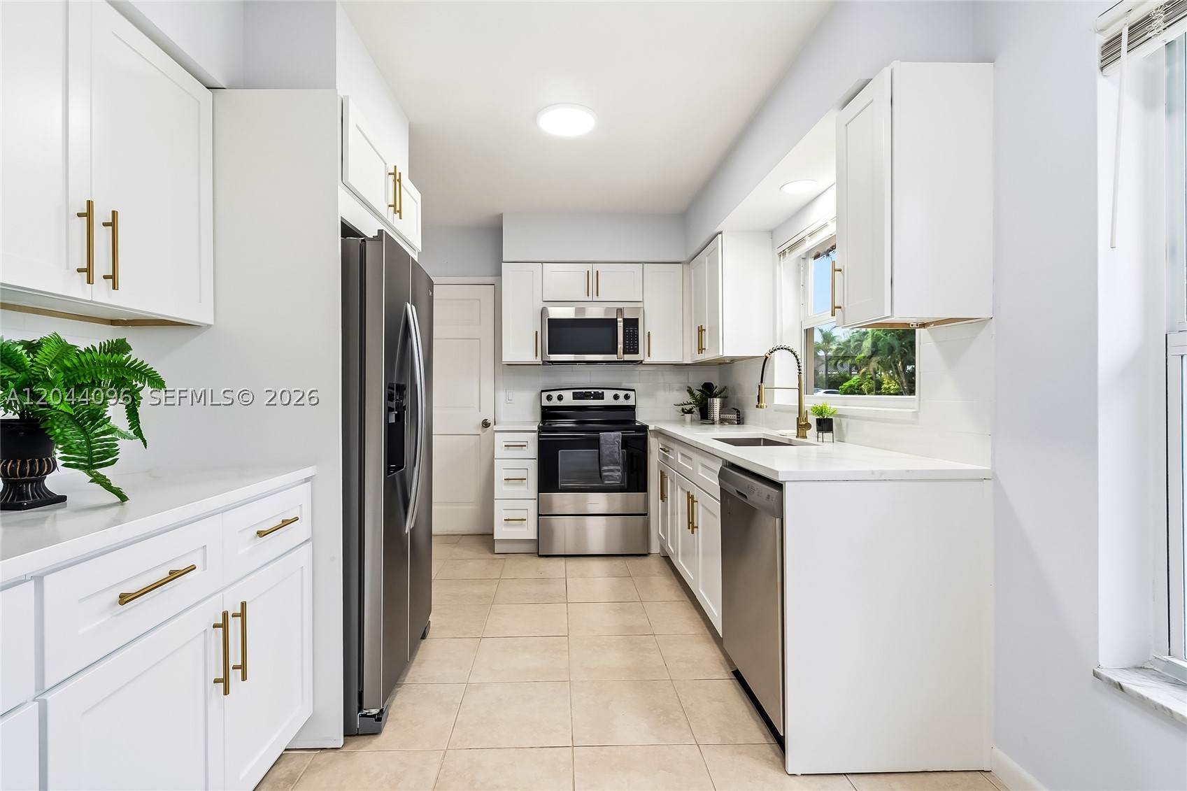 HYPOLUXO SHORES - Residential
