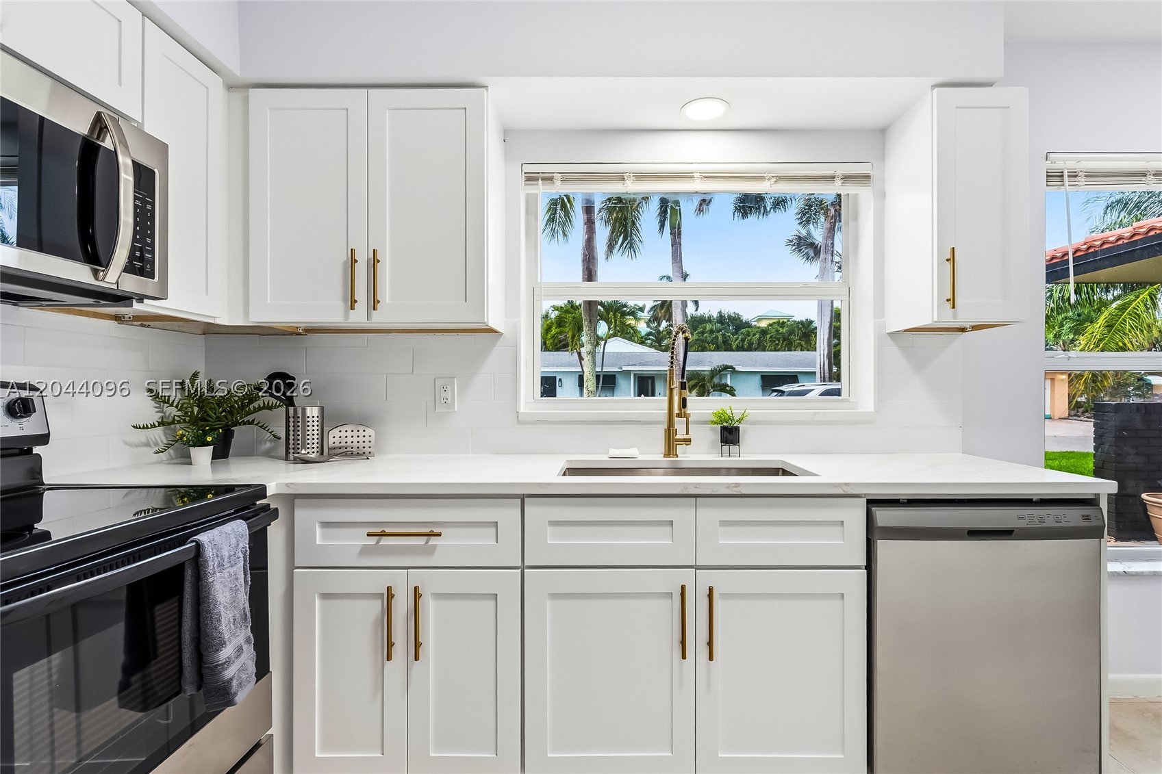 HYPOLUXO SHORES - Residential