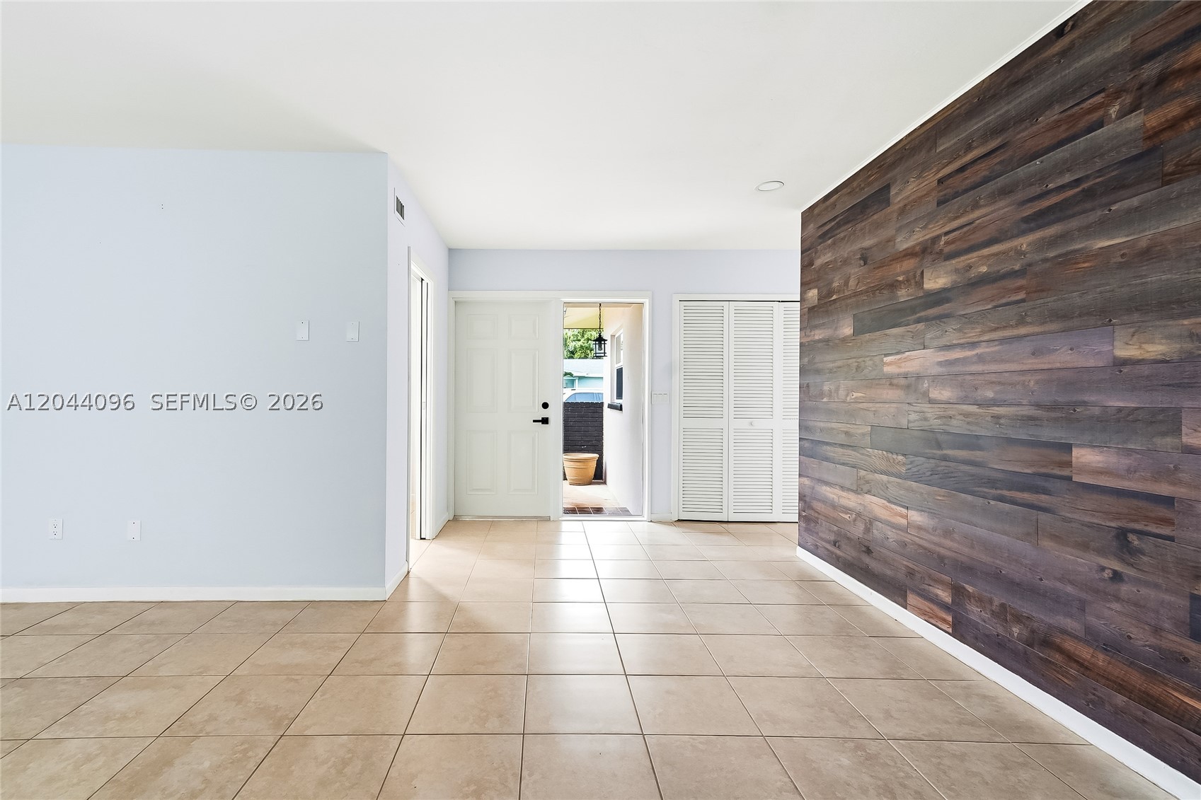 HYPOLUXO SHORES - Residential