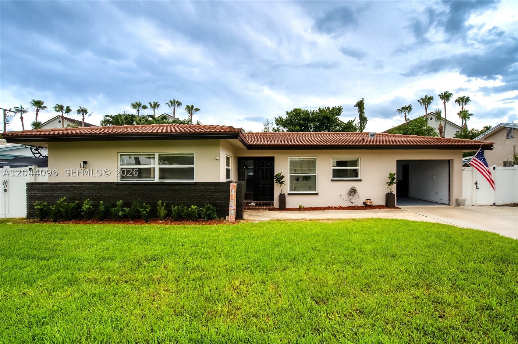 HYPOLUXO SHORES - Residential