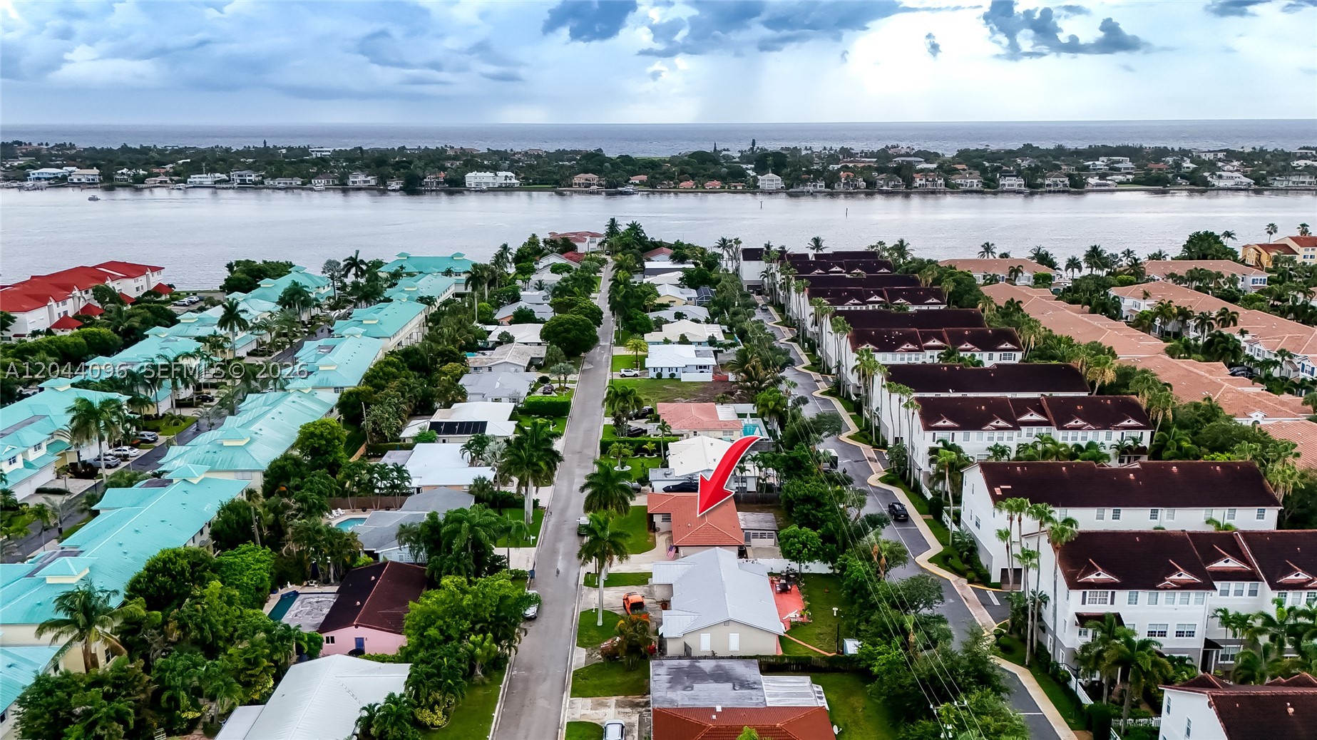 HYPOLUXO SHORES - Residential