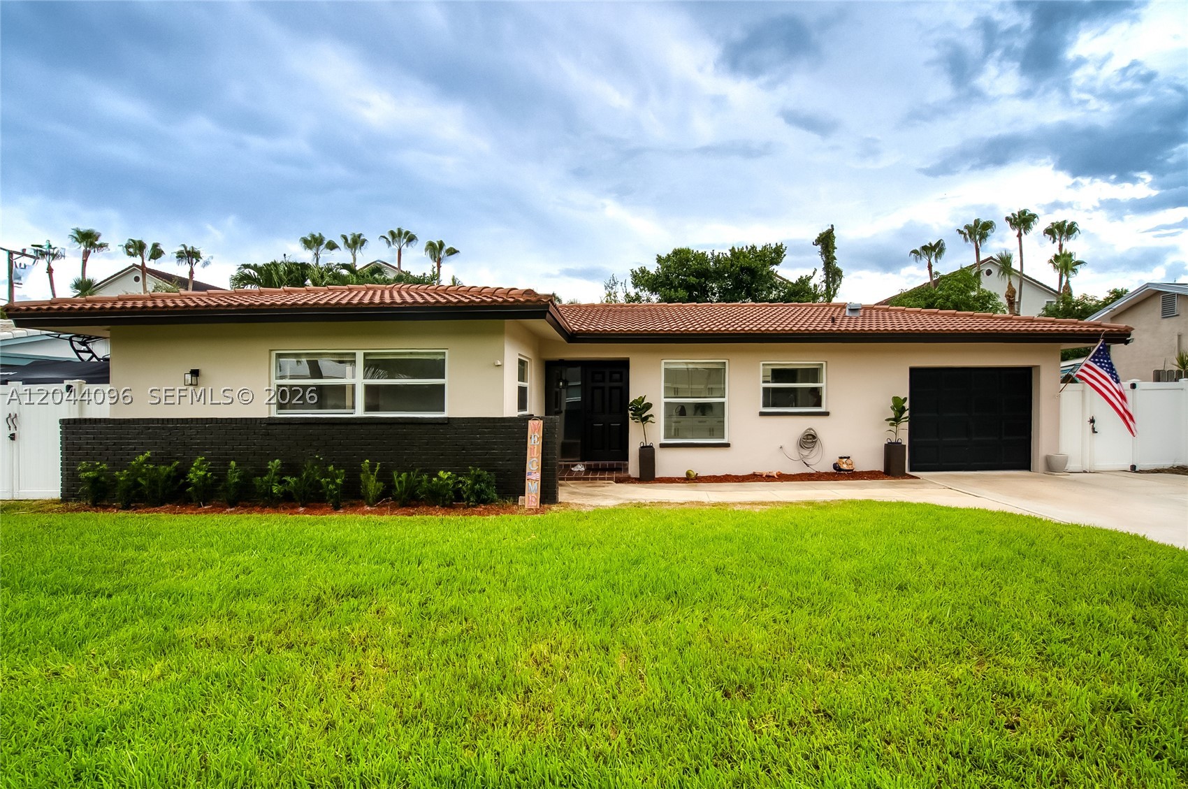 HYPOLUXO SHORES - Residential