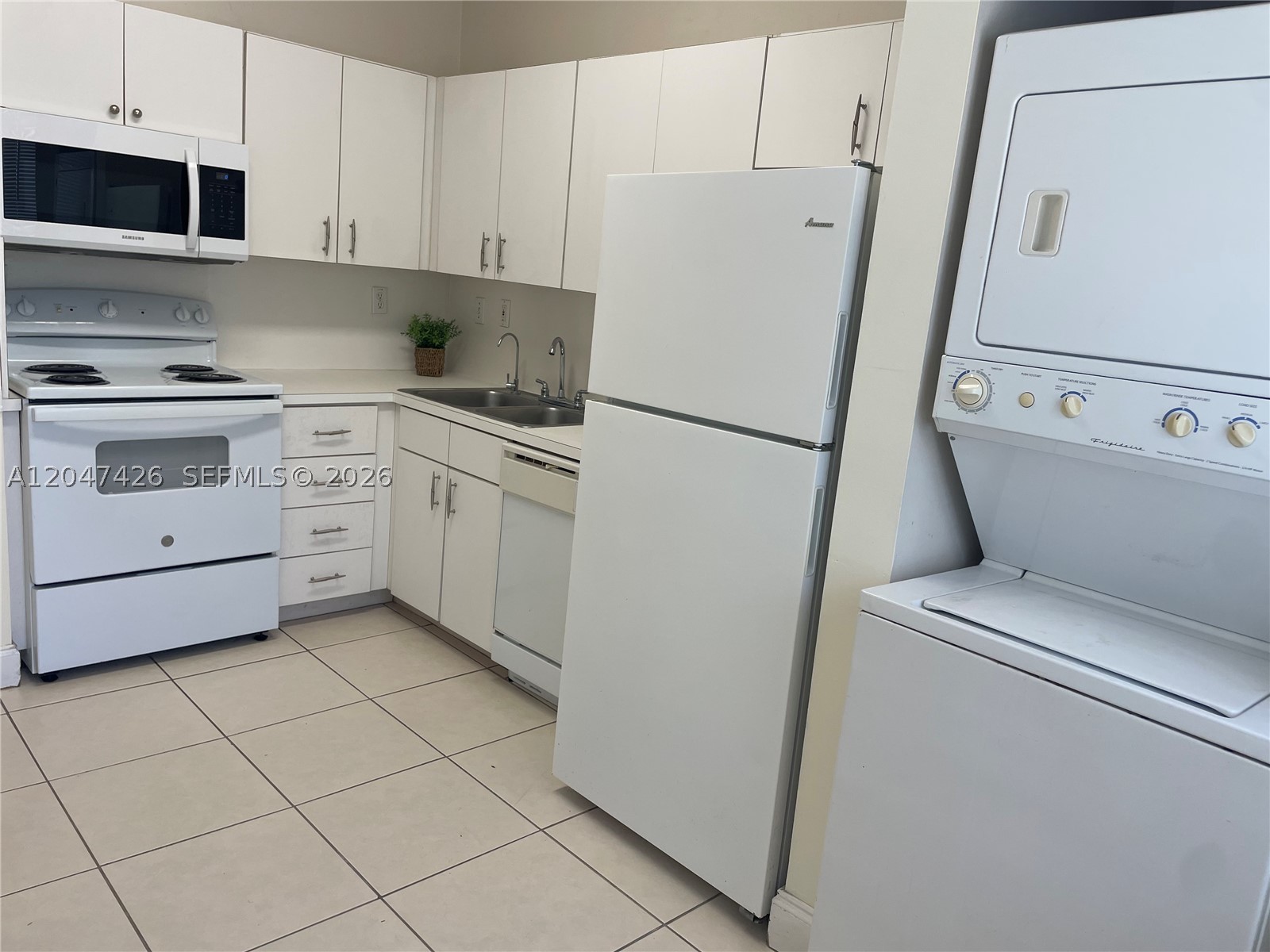 VISTA ALEGRE TOWNHOMES VI - Residential Lease