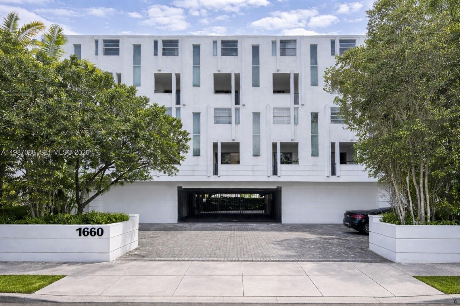 COMMERCIAL ARCH CREEK - Residential Lease