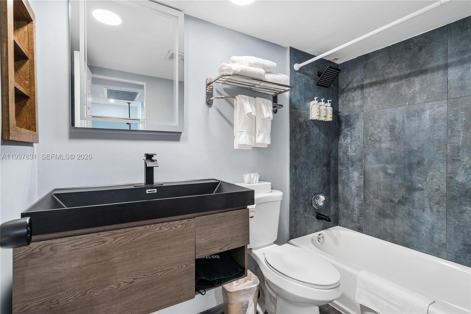 THE AVENTURA BEACH CLUB C - Residential