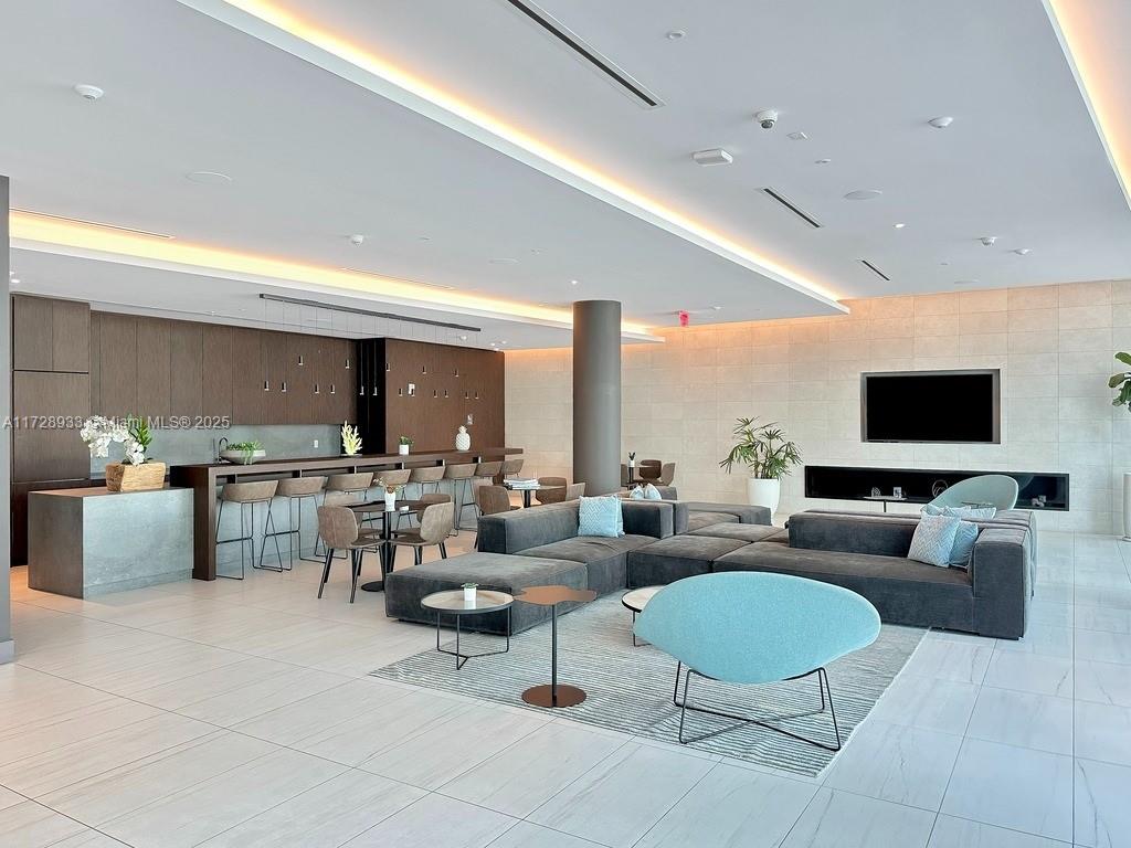 QUADRO CONDO - Residential Lease