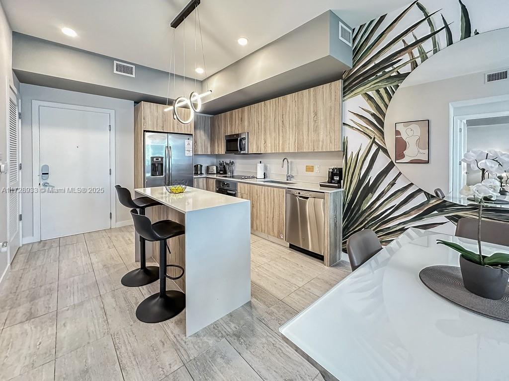 QUADRO CONDO - Residential Lease