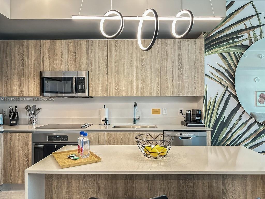 QUADRO CONDO - Residential Lease