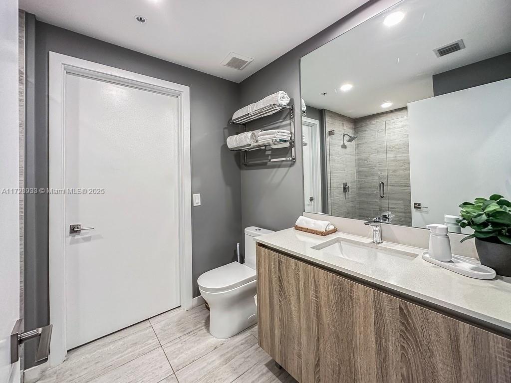 QUADRO CONDO - Residential Lease