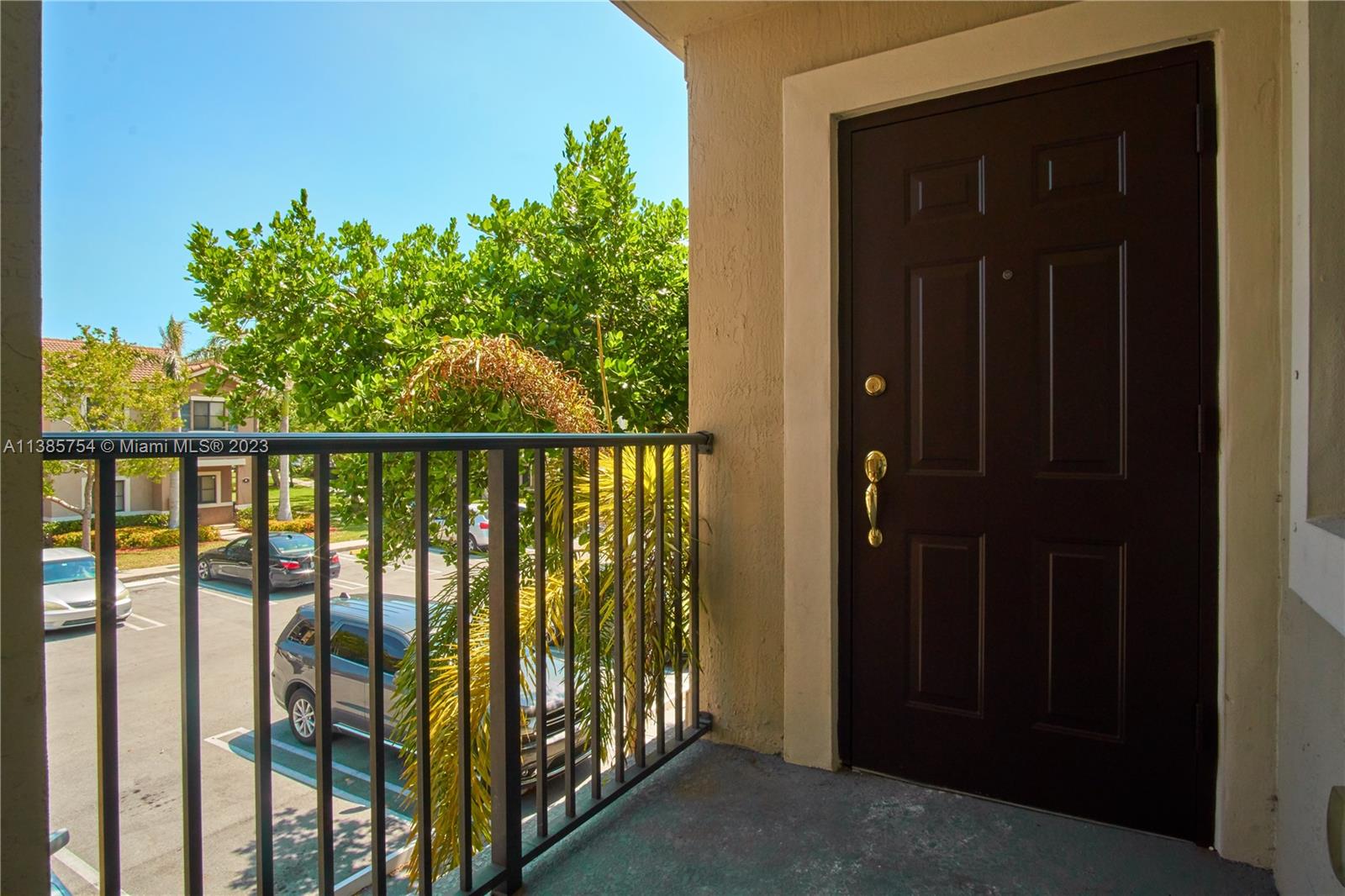 THE COURTS AT BAYSHORE II - Residential Lease