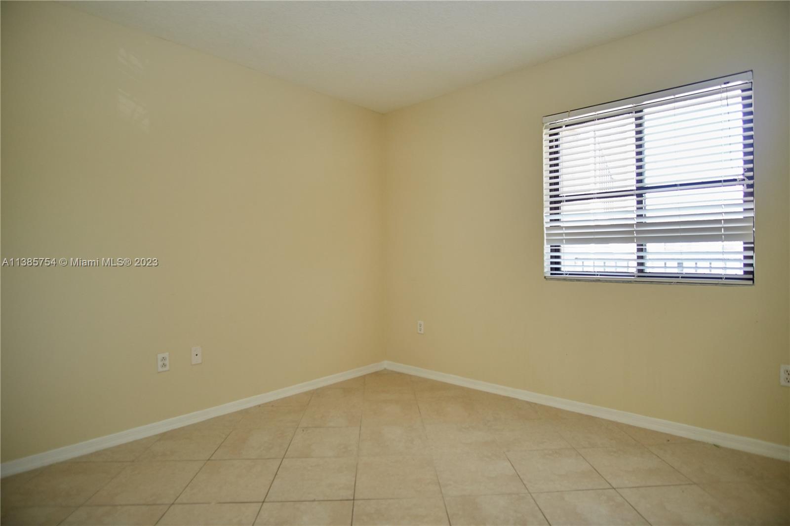 THE COURTS AT BAYSHORE II - Residential Lease