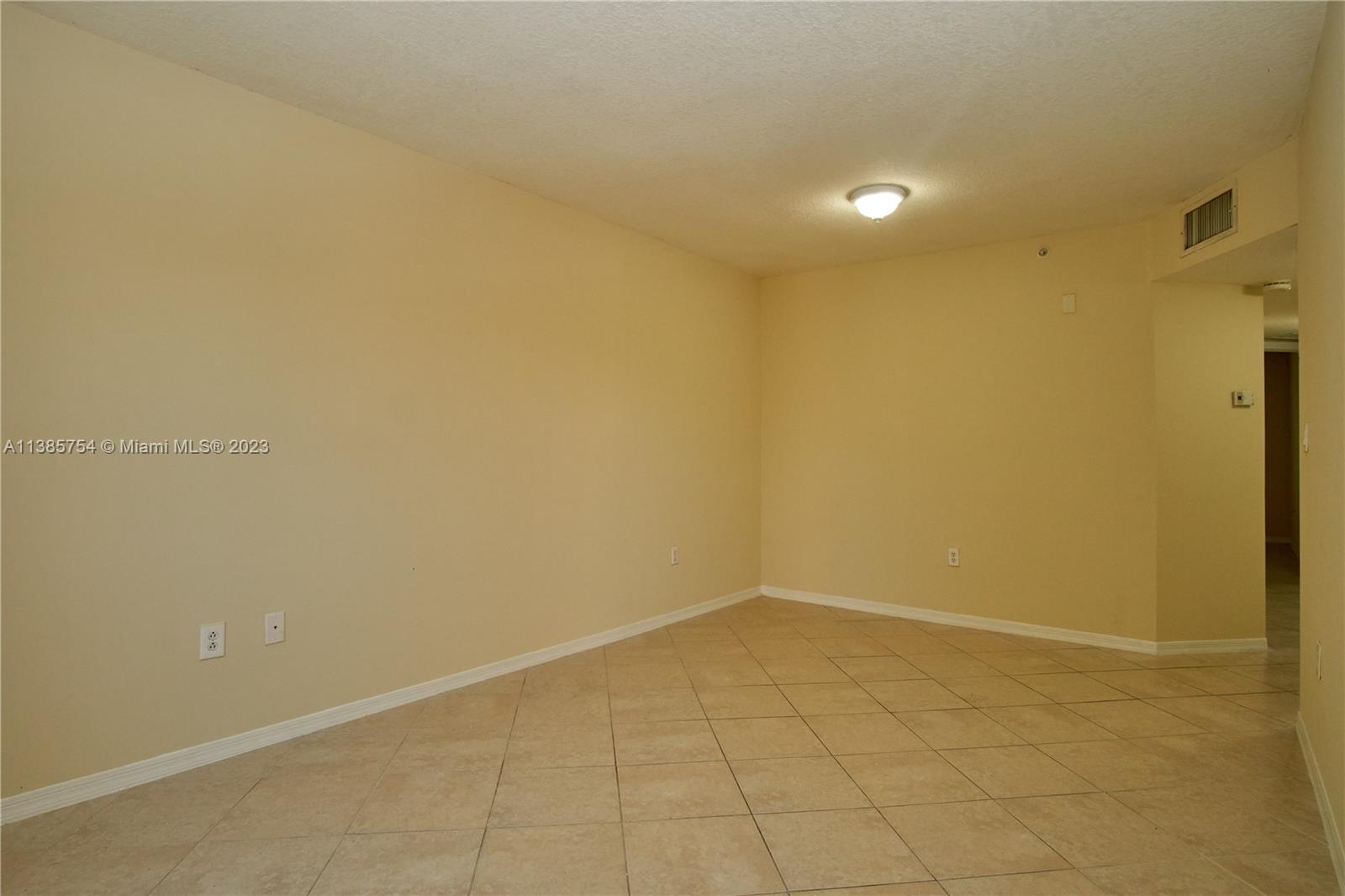 THE COURTS AT BAYSHORE II - Residential Lease