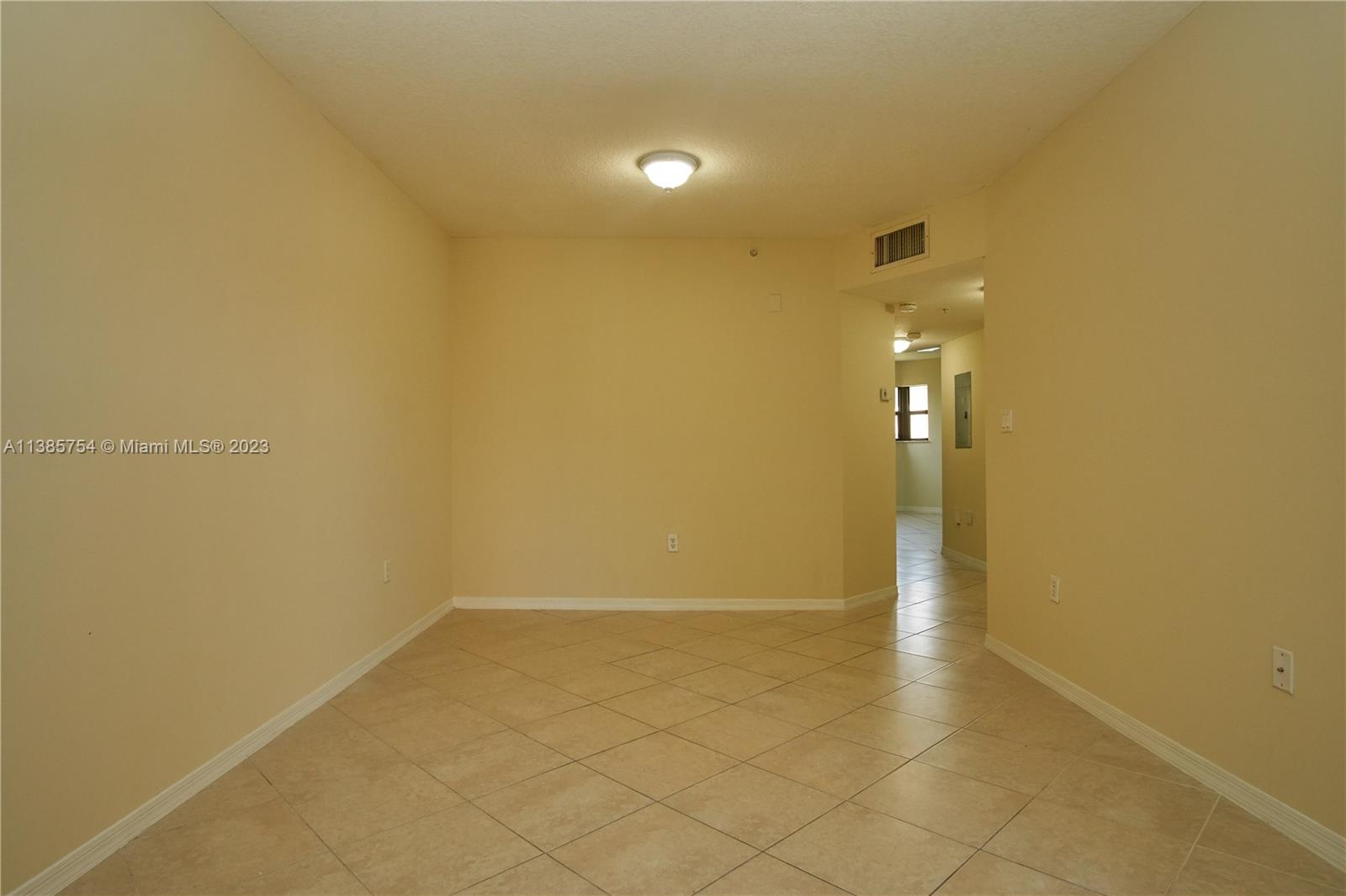 THE COURTS AT BAYSHORE II - Residential Lease