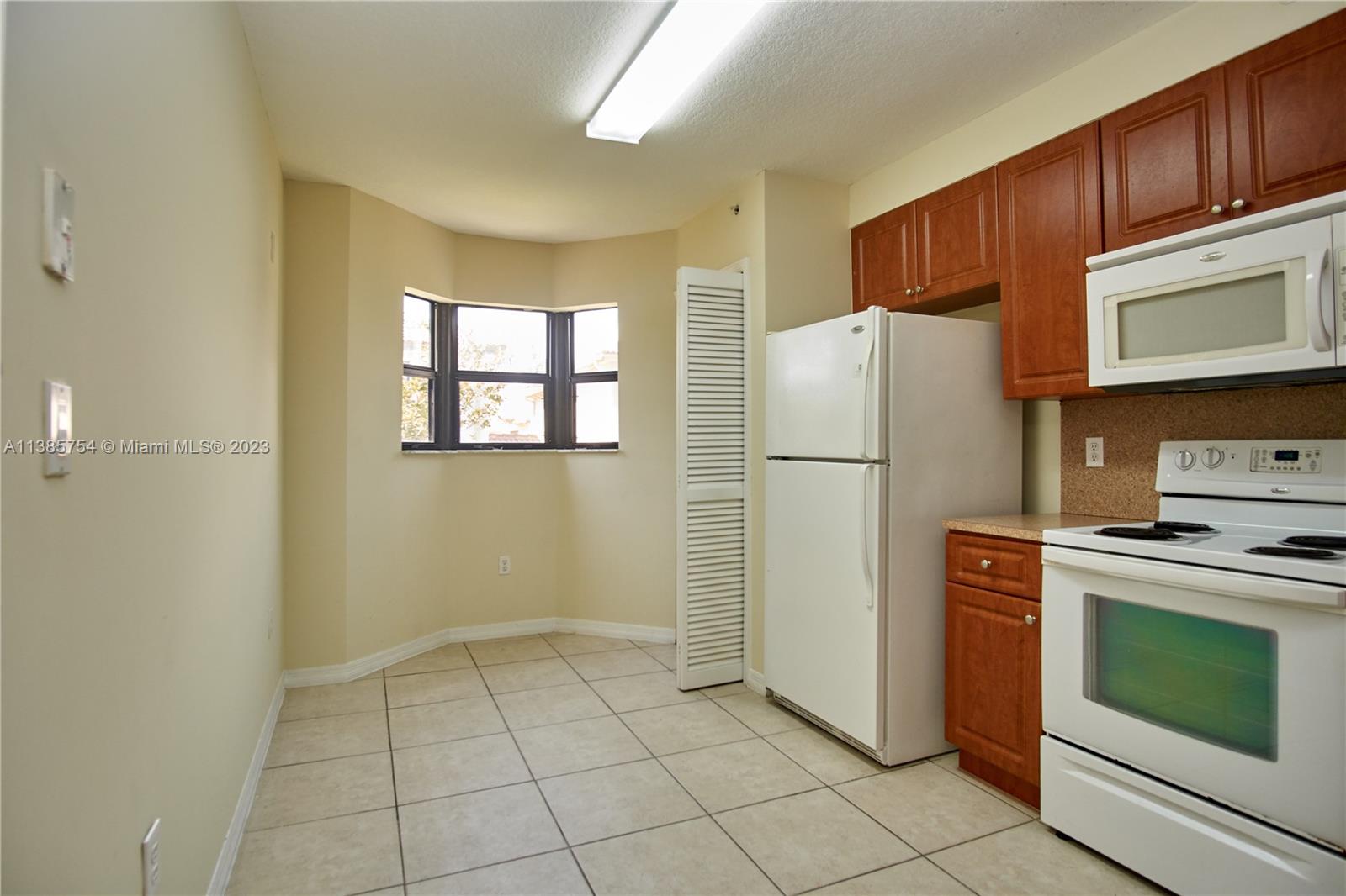 THE COURTS AT BAYSHORE II - Residential Lease
