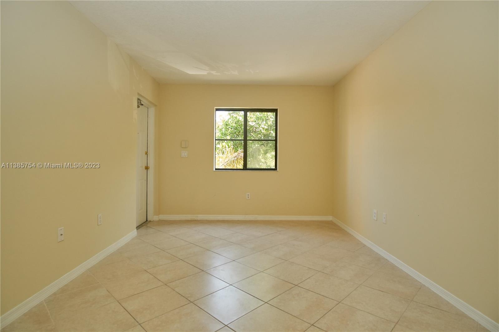 THE COURTS AT BAYSHORE II - Residential Lease