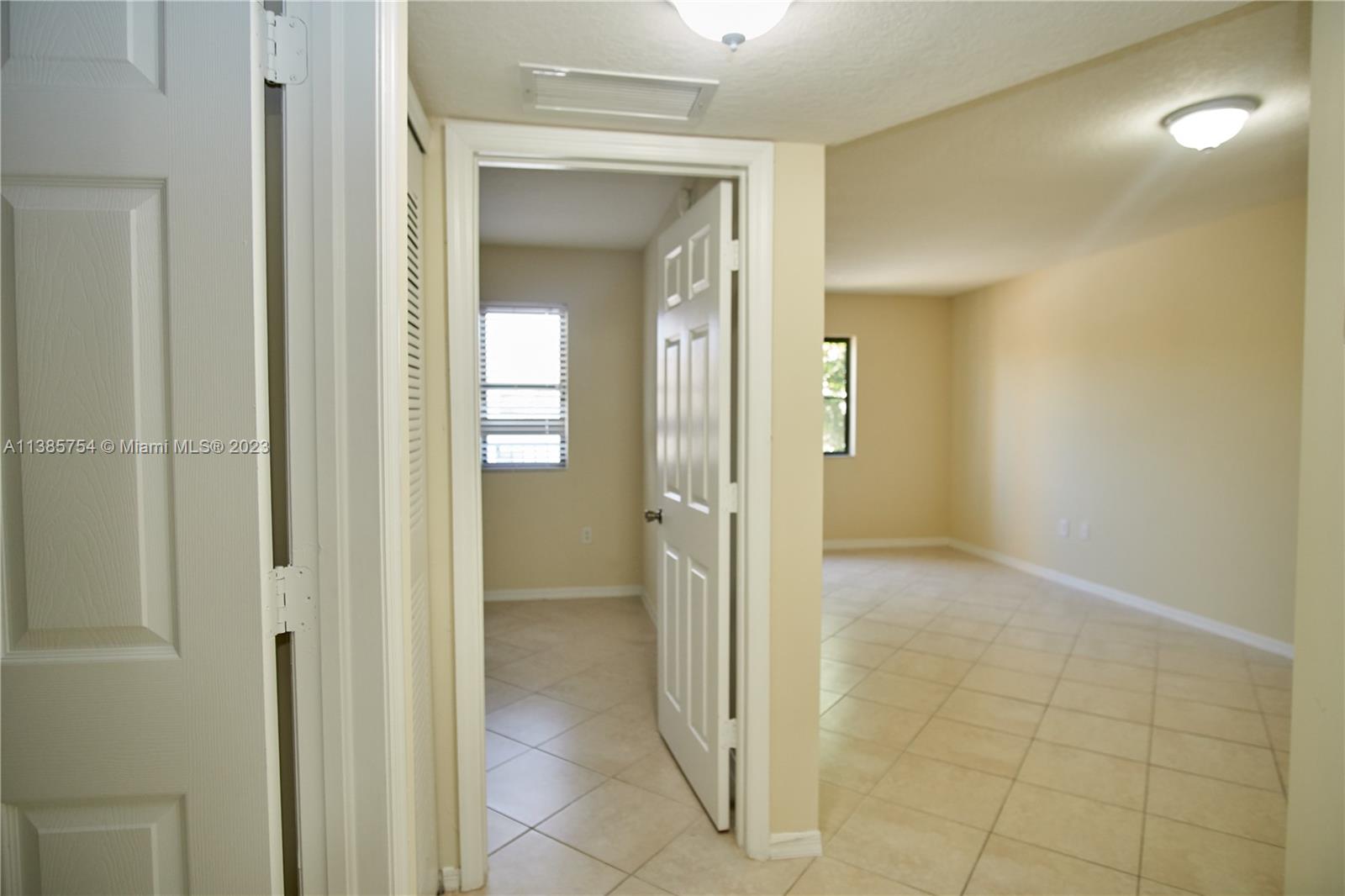 THE COURTS AT BAYSHORE II - Residential Lease