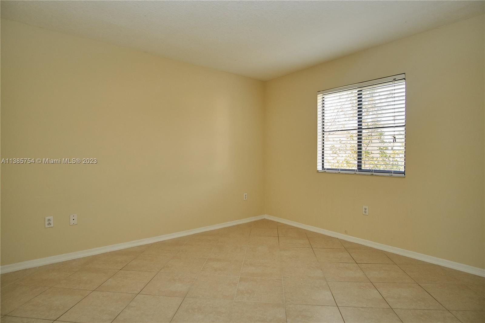 THE COURTS AT BAYSHORE II - Residential Lease