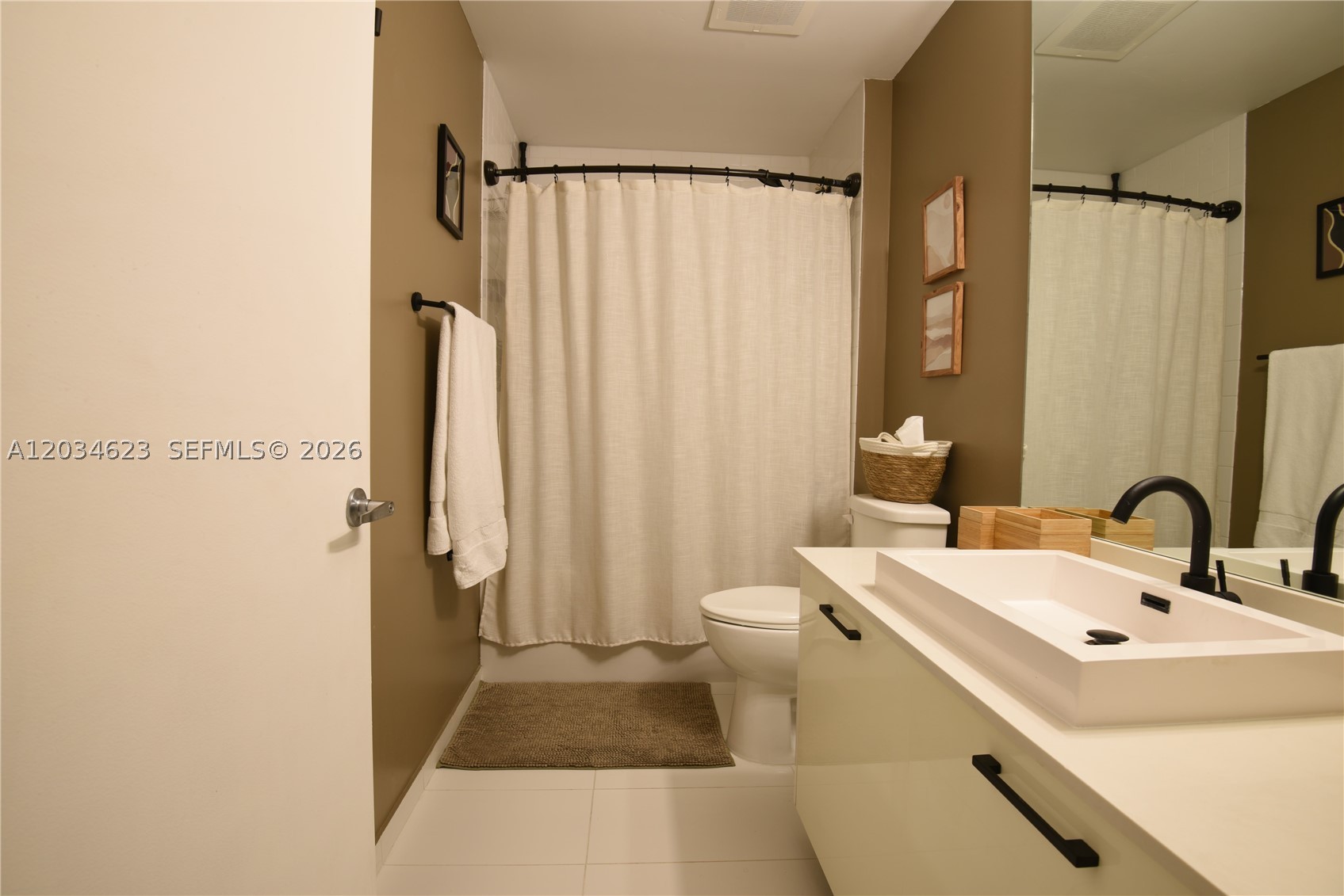 CENTRO CONDO - Residential Lease