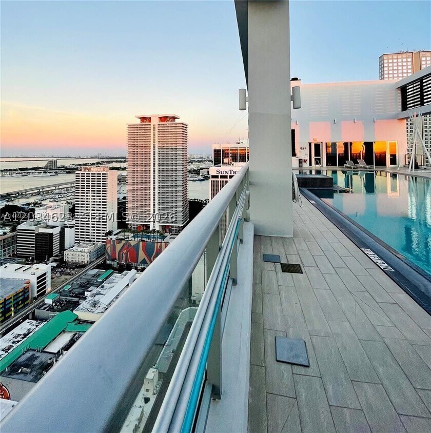 CENTRO CONDO - Residential Lease