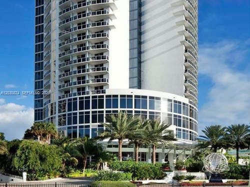 Deluxe studio with SE ocean view, condo hotel with option to rent with hotel programs or manage your unit yourself.