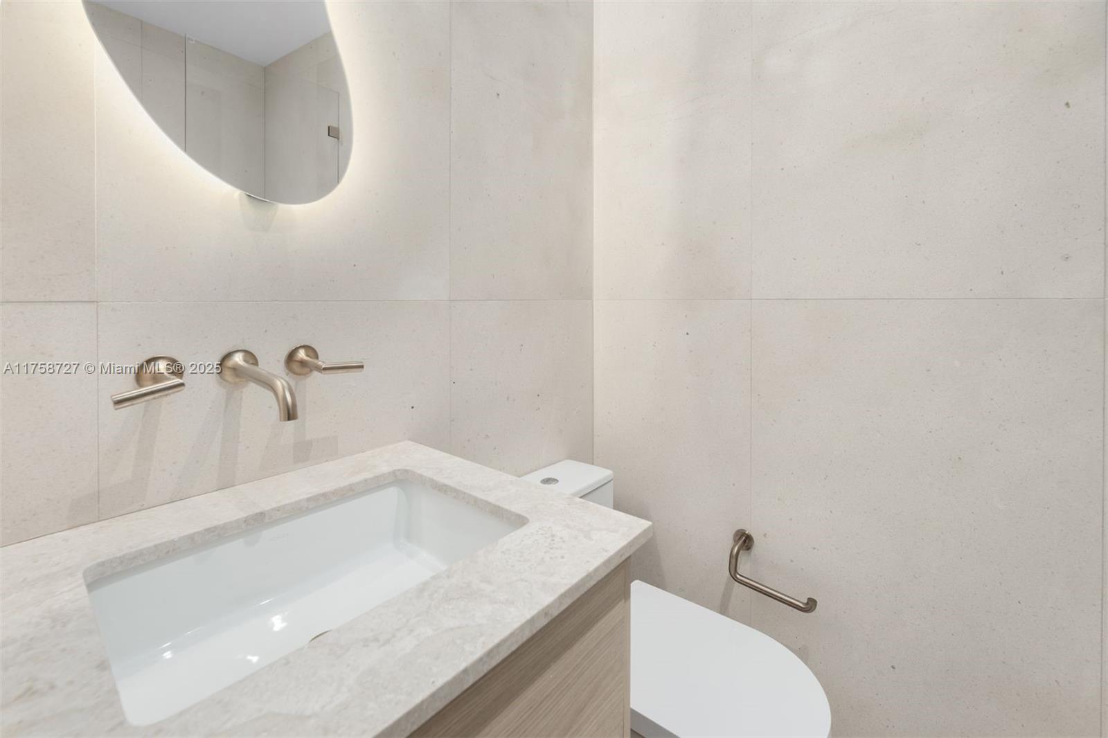 PARK PLAZA - Residential Lease