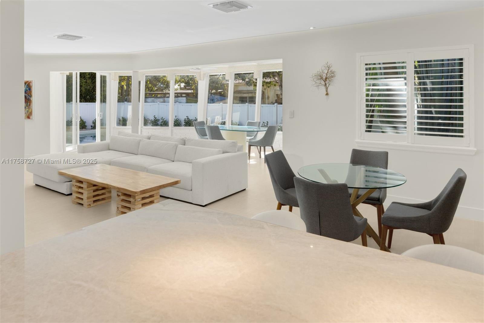 PARK PLAZA - Residential Lease