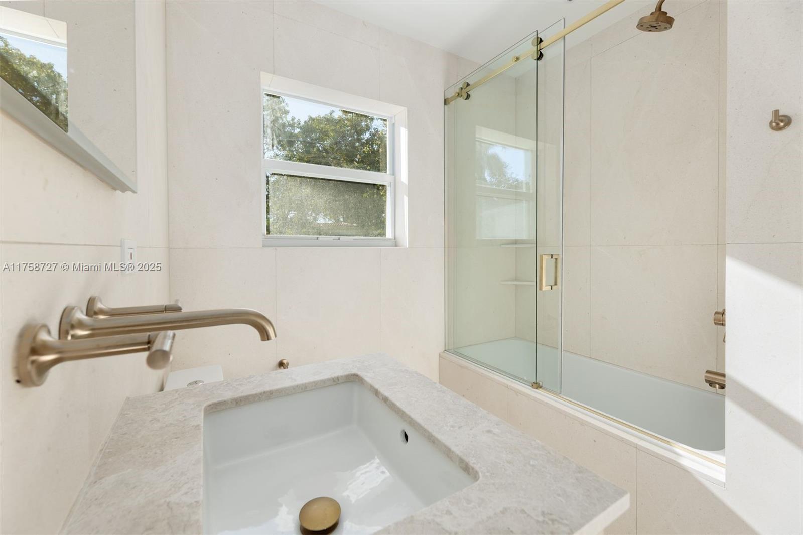 PARK PLAZA - Residential Lease